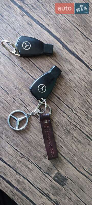 Седан Mercedes-Benz E-Class 2001 в Полтаві