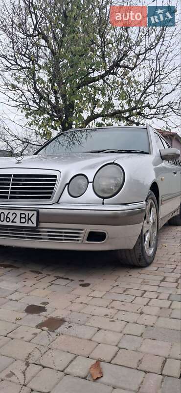 Універсал Mercedes-Benz E-Class 1998 в Чернівцях