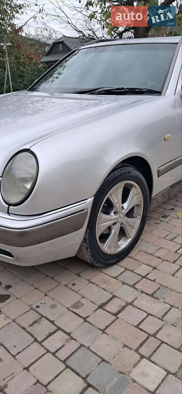 Універсал Mercedes-Benz E-Class 1998 в Чернівцях