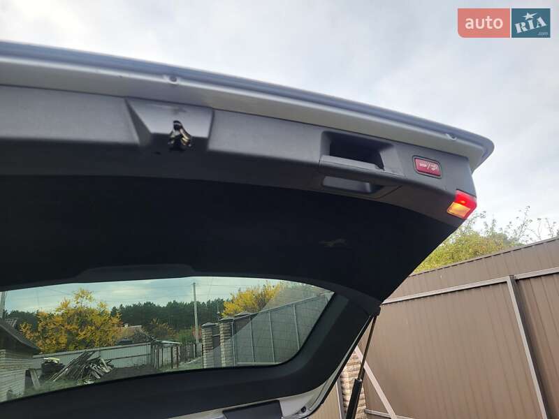 Універсал Mercedes-Benz E-Class 2011 в Києві