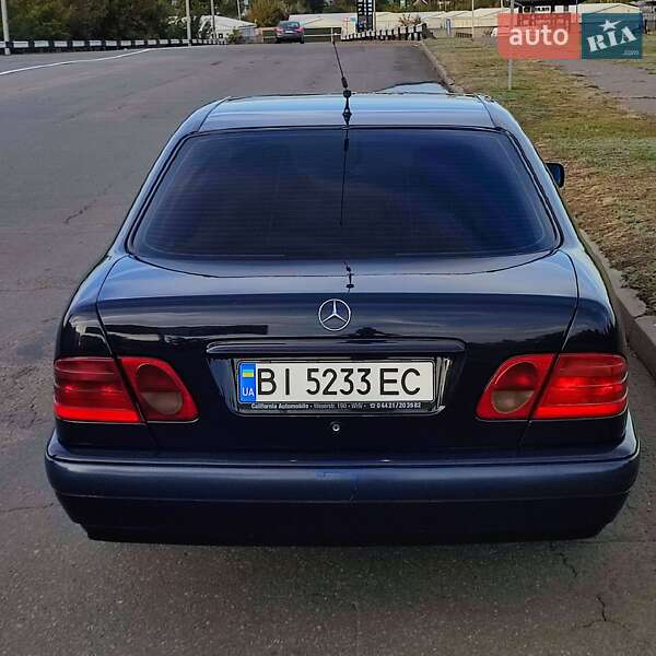 Седан Mercedes-Benz E-Class 2000 в Кременчуге