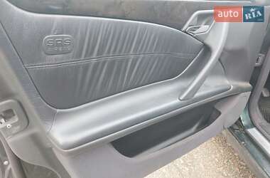 Седан Mercedes-Benz E-Class 2001 в  фото 8 Седан Mercedes-Benz E-Class 2001 в