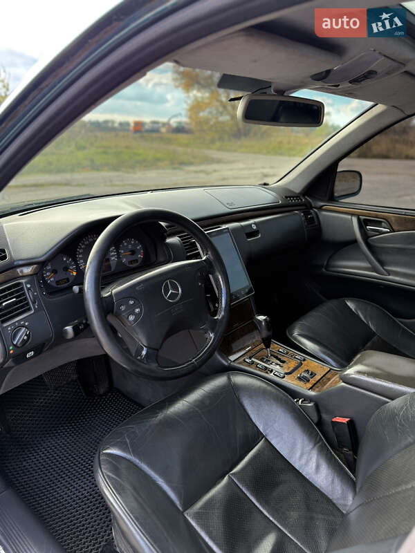 Седан Mercedes-Benz E-Class 2000 в Казатине