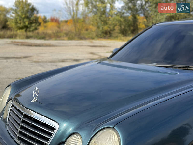 Седан Mercedes-Benz E-Class 2000 в Казатине