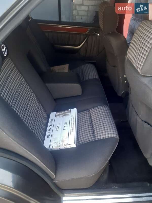 Седан Mercedes-Benz E-Class 1991 в Днепре