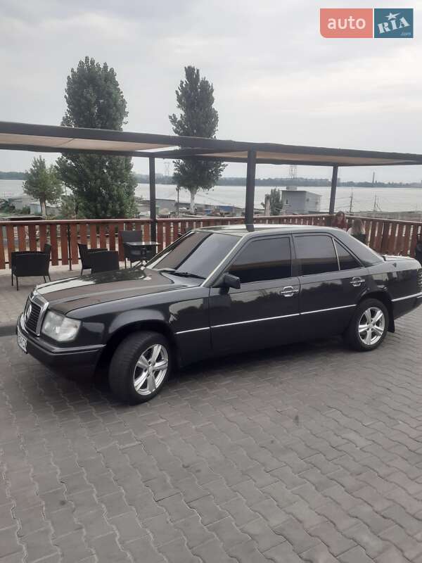Седан Mercedes-Benz E-Class 1991 в Днепре