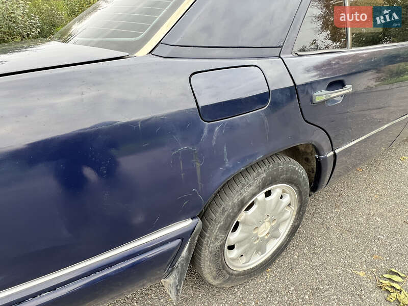 Седан Mercedes-Benz E-Class 1994 в Хмельницком