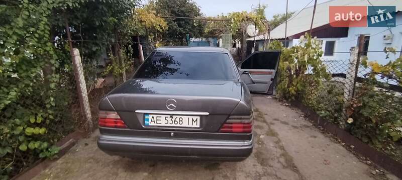 Седан Mercedes-Benz E-Class 1992 в Кропивницком