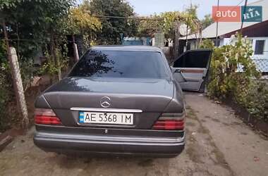 Седан Mercedes-Benz E-Class 1992 в 