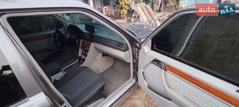 Седан Mercedes-Benz E-Class 1992 в Кропивницком
