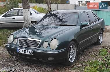 Седан Mercedes-Benz E-Class 2000 в Тетієві