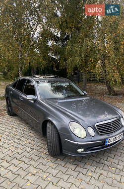 Седан Mercedes-Benz E-Class 2004 в Стрию