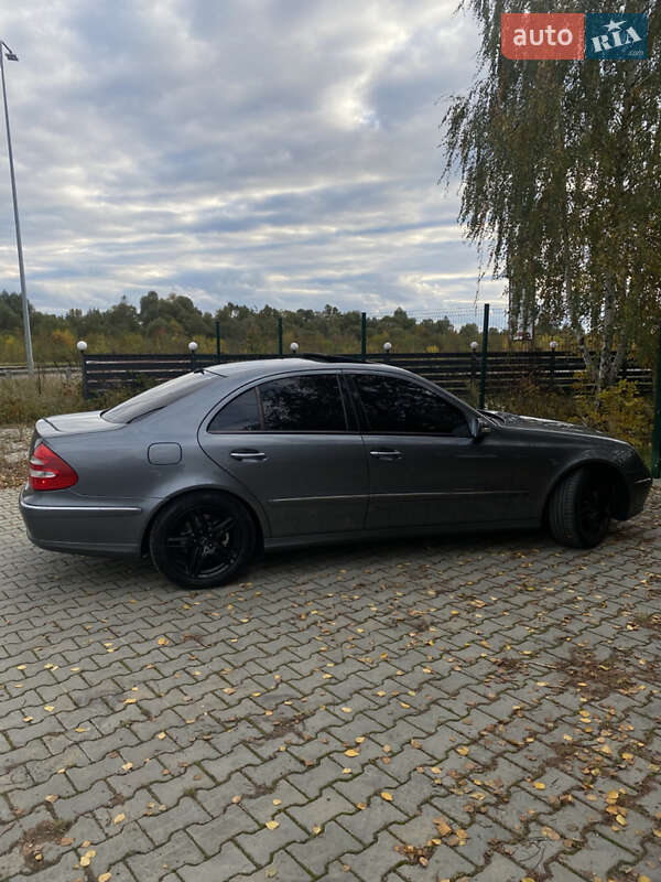 Седан Mercedes-Benz E-Class 2004 в Стрые