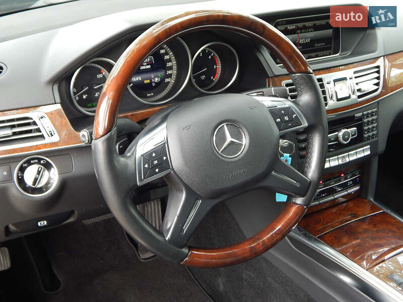 Седан Mercedes-Benz E-Class 2013 в Києві