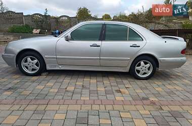 Седан Mercedes-Benz E-Class 1995 в 