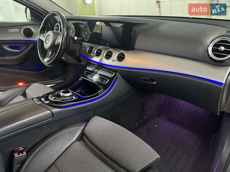 Седан Mercedes-Benz E-Class 2016 в Києві
