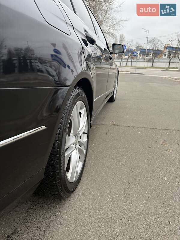 Седан Mercedes-Benz E-Class 2012 в Києві