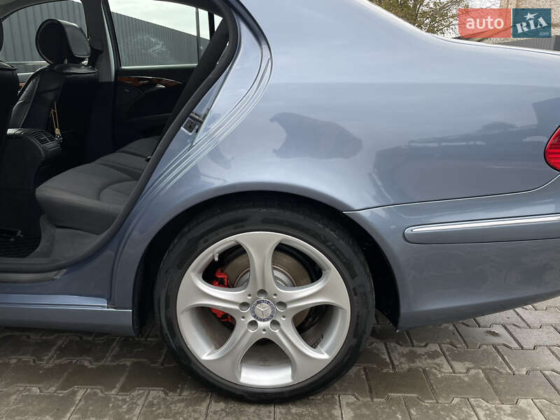 Седан Mercedes-Benz E-Class 2005 в Луцке
