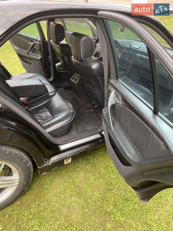 Седан Mercedes-Benz E-Class 2000 в Ивано-Франковске