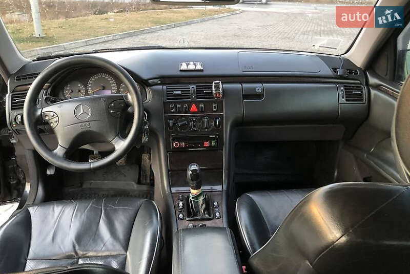 Седан Mercedes-Benz E-Class 2000 в Ивано-Франковске