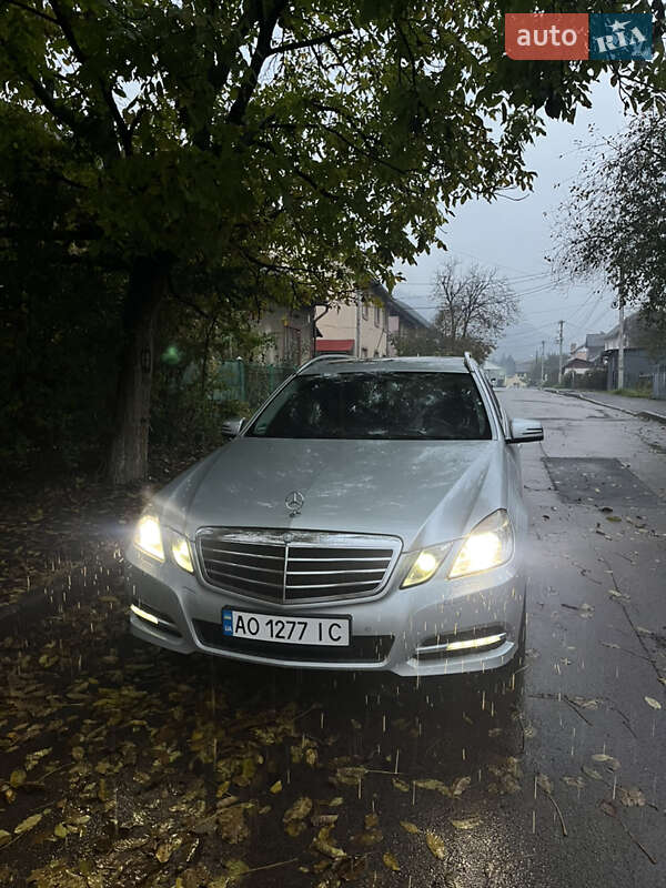 Універсал Mercedes-Benz E-Class 2010 в Рахові фото 10 Універсал Mercedes-Benz E-Class 2010 в Рахові