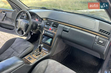 Седан Mercedes-Benz E-Class 2001 в 