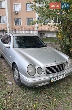 Седан Mercedes-Benz E-Class 1999 в Києві