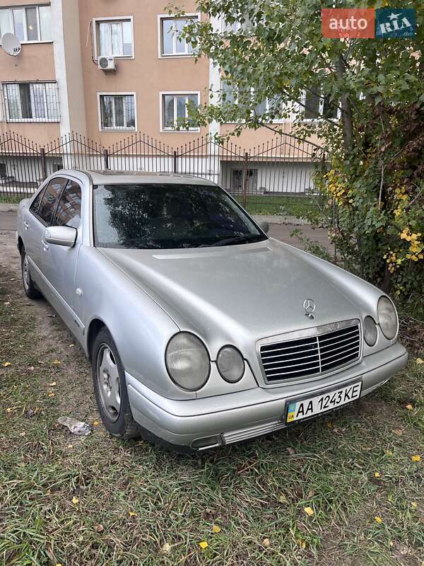 Седан Mercedes-Benz E-Class 1999 в 