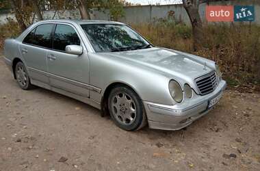 Седан Mercedes-Benz E-Class 2001 в Києві