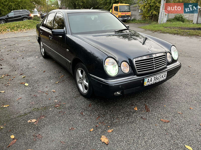 Седан Mercedes-Benz E-Class 1998 в Киеве