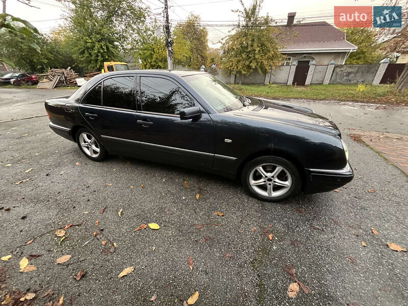 Седан Mercedes-Benz E-Class 1998 в Киеве