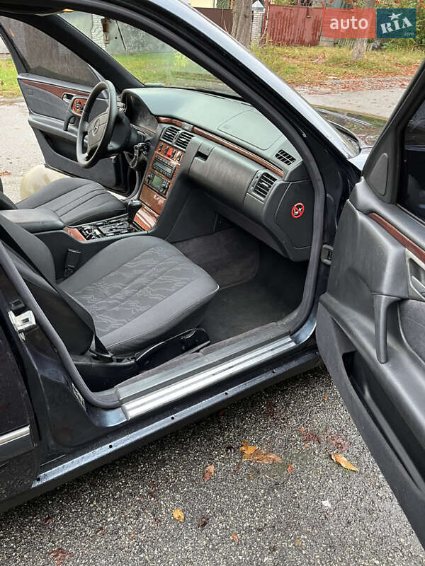 Седан Mercedes-Benz E-Class 1998 в Киеве