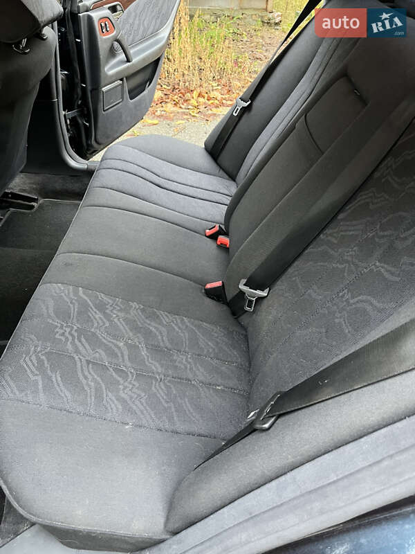 Седан Mercedes-Benz E-Class 1998 в Киеве