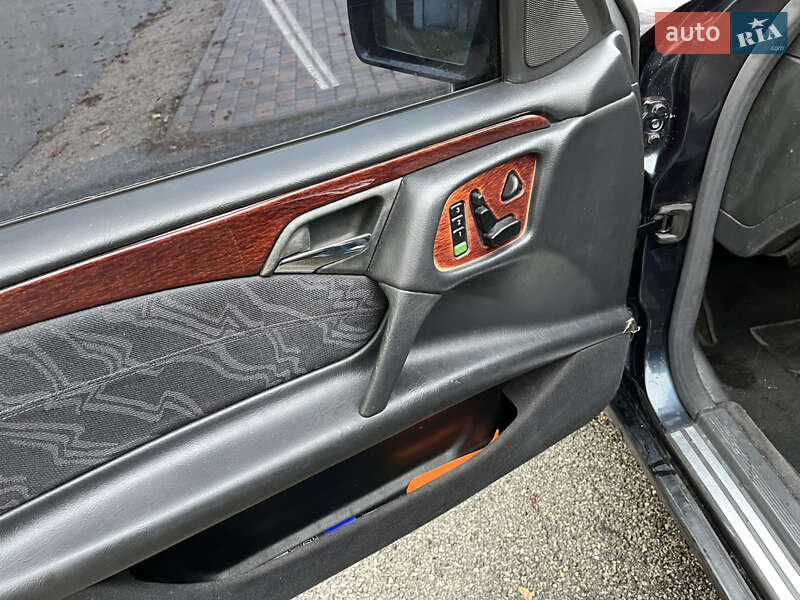 Седан Mercedes-Benz E-Class 1998 в Киеве