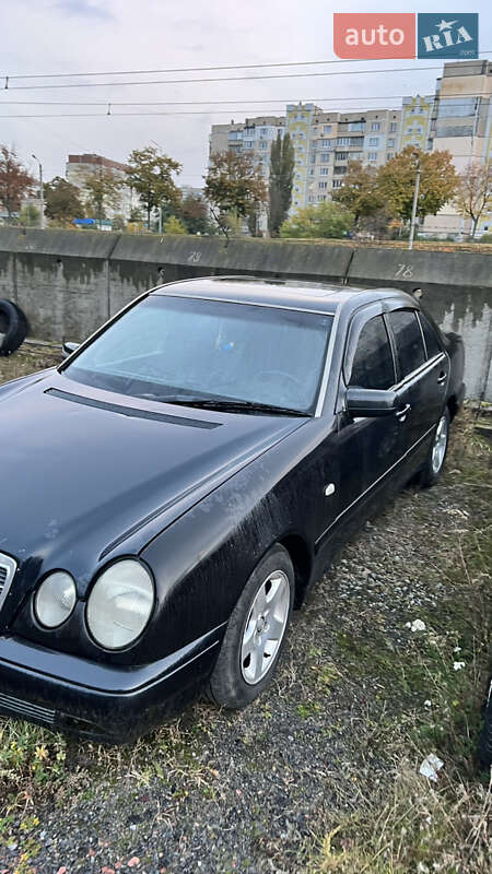 Седан Mercedes-Benz E-Class 1996 в Києві