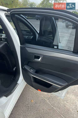 Седан Mercedes-Benz E-Class 2013 в 