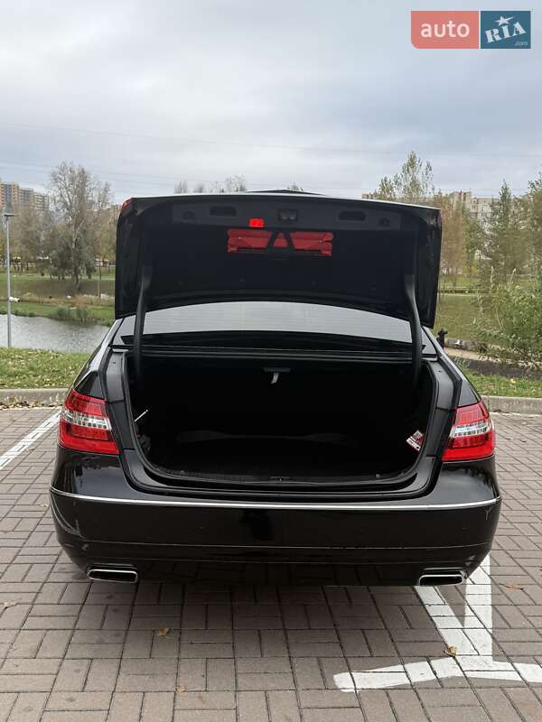 Седан Mercedes-Benz E-Class 2012 в Києві