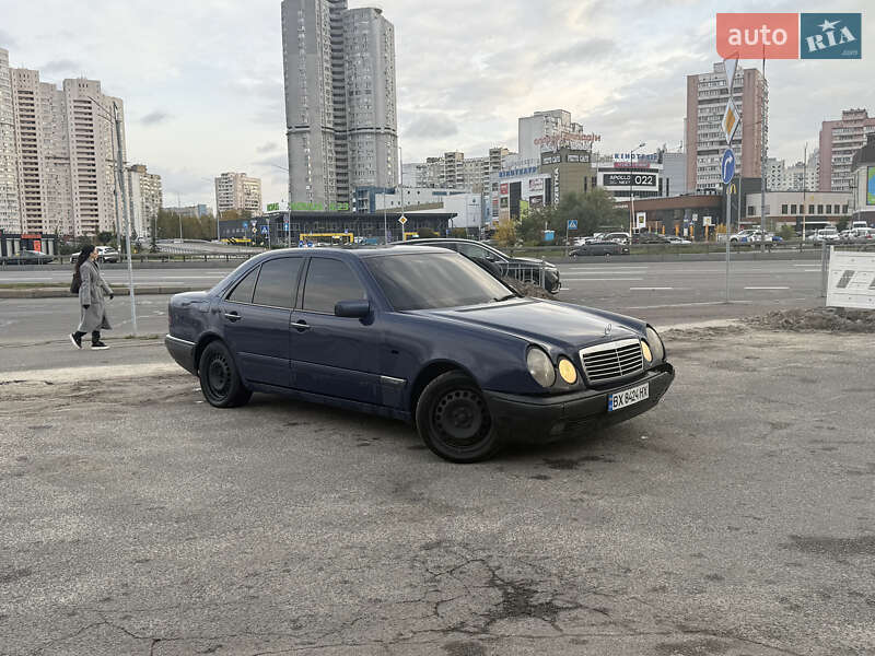 Седан Mercedes-Benz E-Class 1999 в Києві