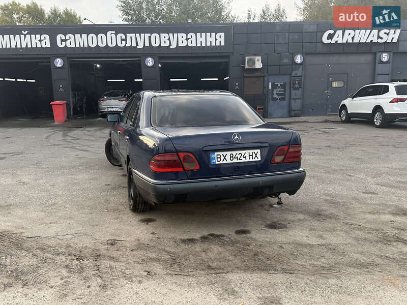 Седан Mercedes-Benz E-Class 1999 в Києві