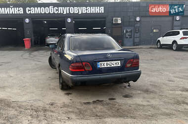 Седан Mercedes-Benz E-Class 1999 в  фото 5 Седан Mercedes-Benz E-Class 1999 в