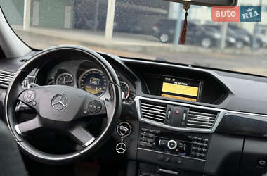 Седан Mercedes-Benz E-Class 2011 в  фото 18 Седан Mercedes-Benz E-Class 2011 в