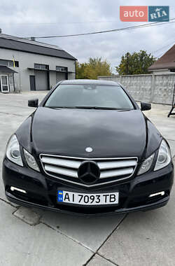Купе Mercedes-Benz E-Class 2010 в 