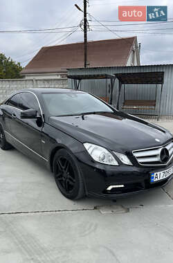 Купе Mercedes-Benz E-Class 2010 в 