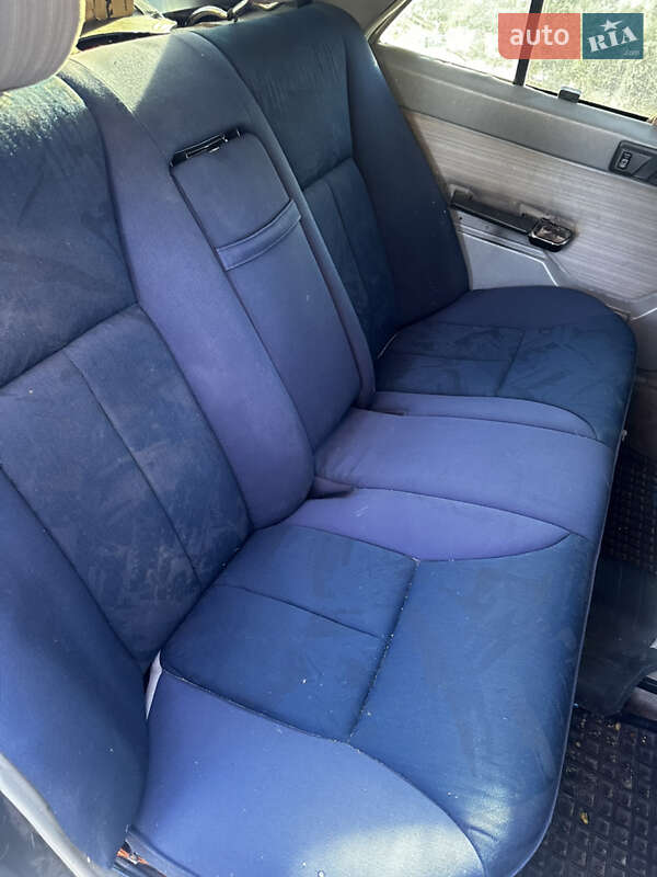 Седан Mercedes-Benz E-Class 1989 в Костополе