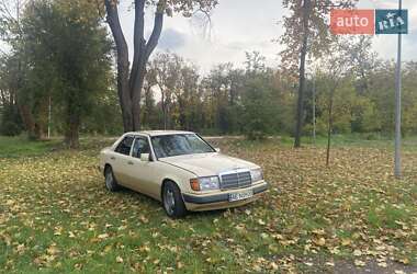 Седан Mercedes-Benz E-Class 1987 в 