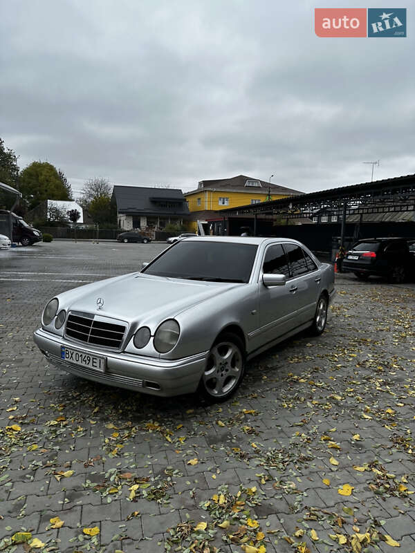 Седан Mercedes-Benz E-Class 1996 в Полонному