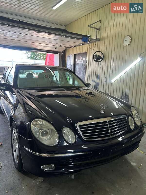 Седан Mercedes-Benz E-Class 2003 в Києві