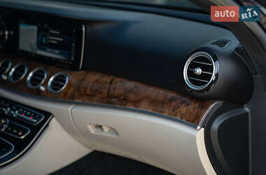 Седан Mercedes-Benz E-Class 2016 в  фото 27 Седан Mercedes-Benz E-Class 2016 в