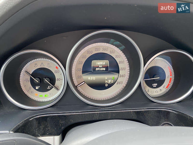 Катафалк Mercedes-Benz E-Class 2013 в Млиніві