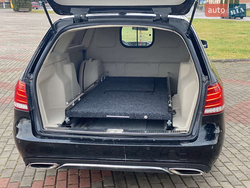 Катафалк Mercedes-Benz E-Class 2013 в Млиніві